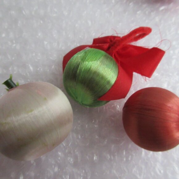 Mini Satin Christmas Ornaments Balls 1" & 1.5" lot of 36 Crafts Decorating Vtg - Picture 9 of 9